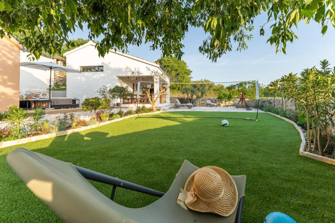 Holiday Home - Villa Thorak Anić Dış mekan fotoğraf