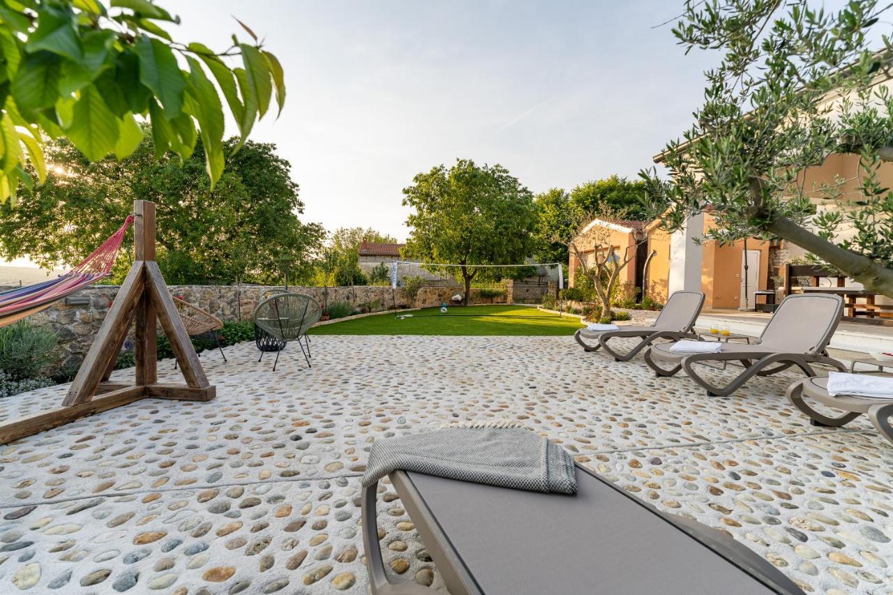 Holiday Home - Villa Thorak Anić Dış mekan fotoğraf