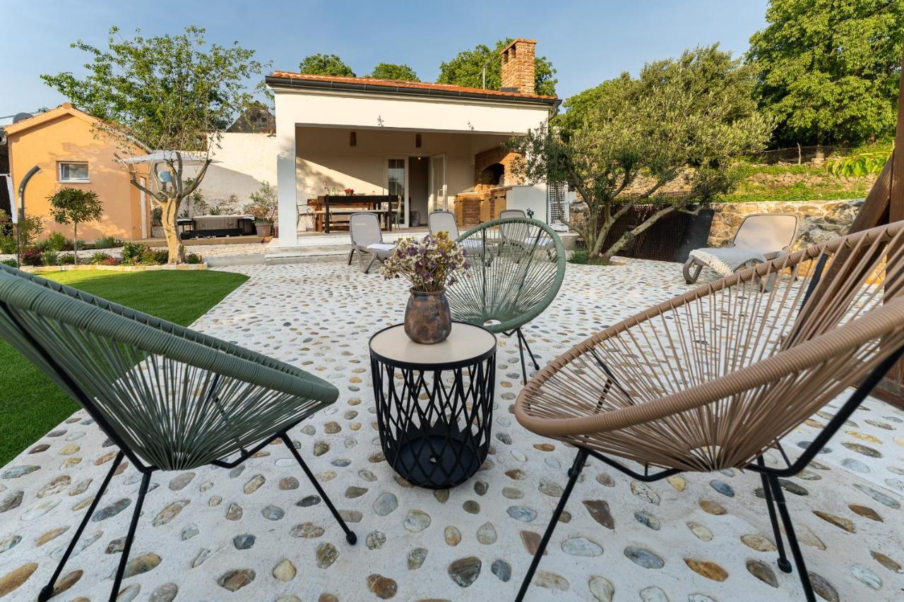 Holiday Home - Villa Thorak Anić Dış mekan fotoğraf