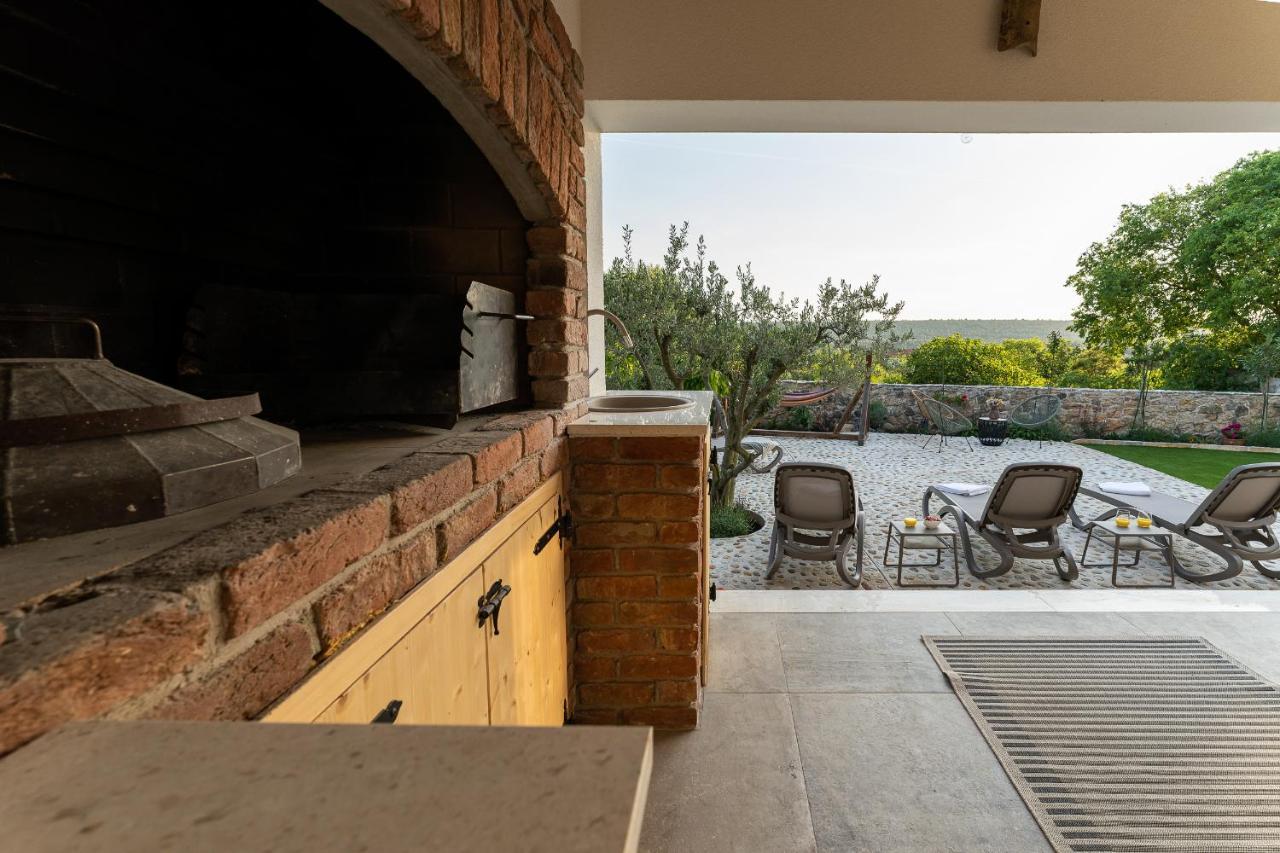 Holiday Home - Villa Thorak Anić Dış mekan fotoğraf
