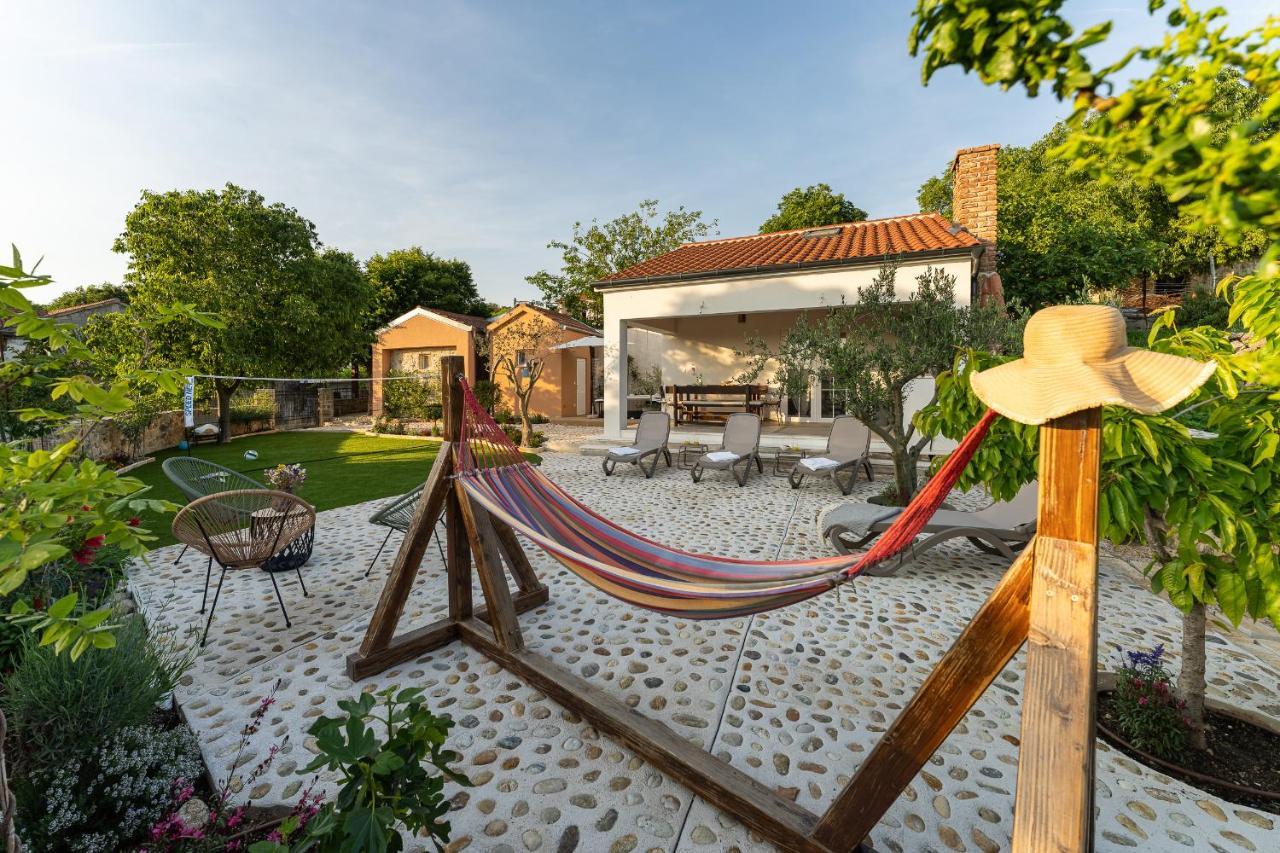 Holiday Home - Villa Thorak Anić Dış mekan fotoğraf