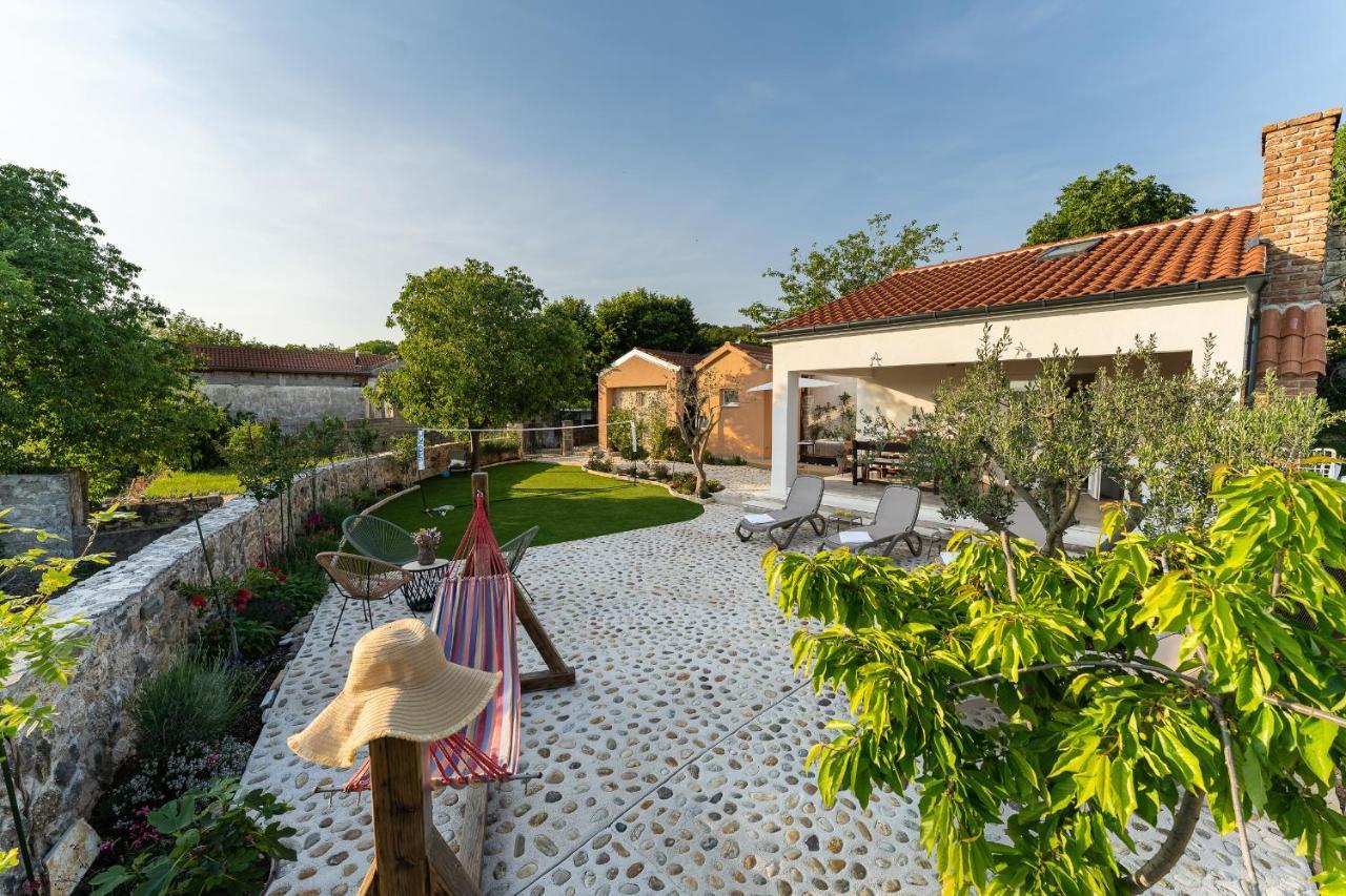 Holiday Home - Villa Thorak Anić Dış mekan fotoğraf