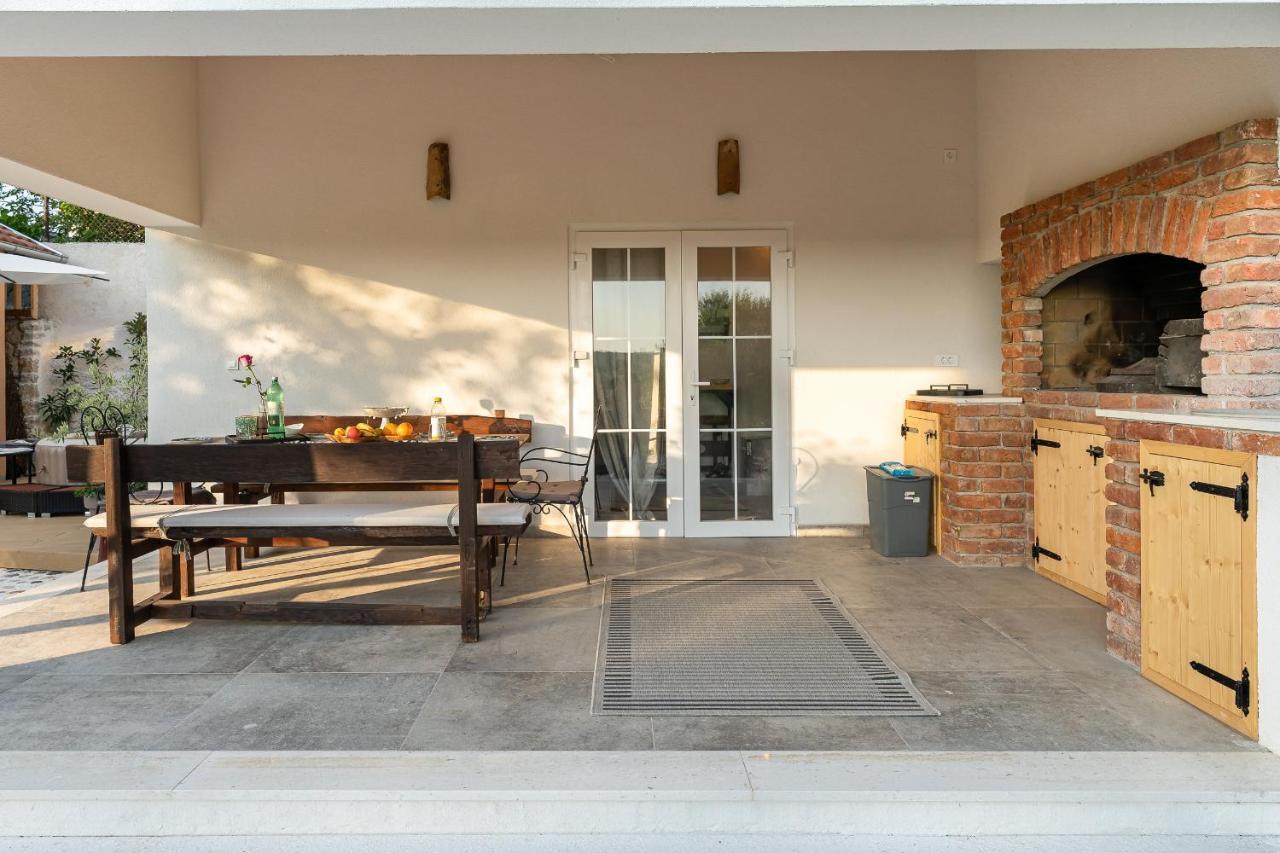 Holiday Home - Villa Thorak Anić Dış mekan fotoğraf