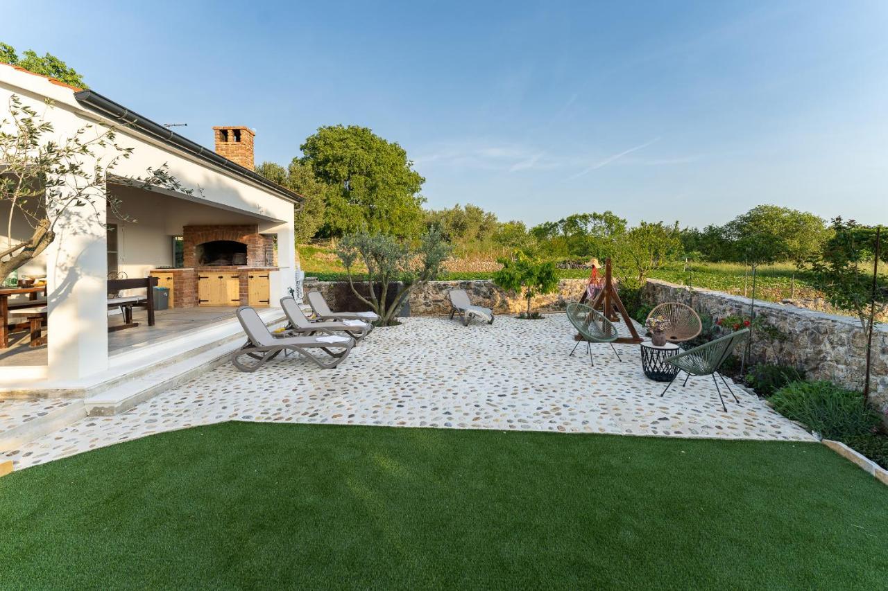 Holiday Home - Villa Thorak Anić Dış mekan fotoğraf