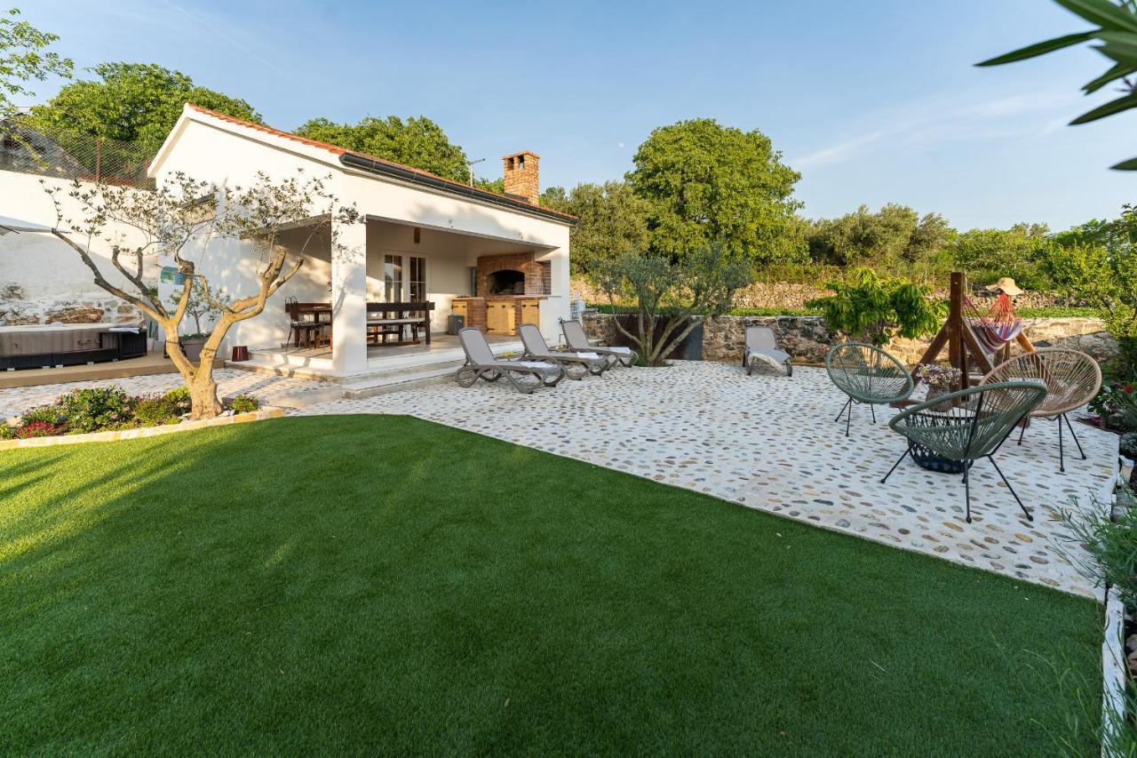 Holiday Home - Villa Thorak Anić Dış mekan fotoğraf