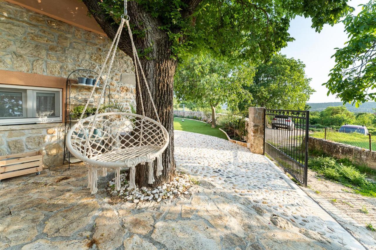 Holiday Home - Villa Thorak Anić Dış mekan fotoğraf